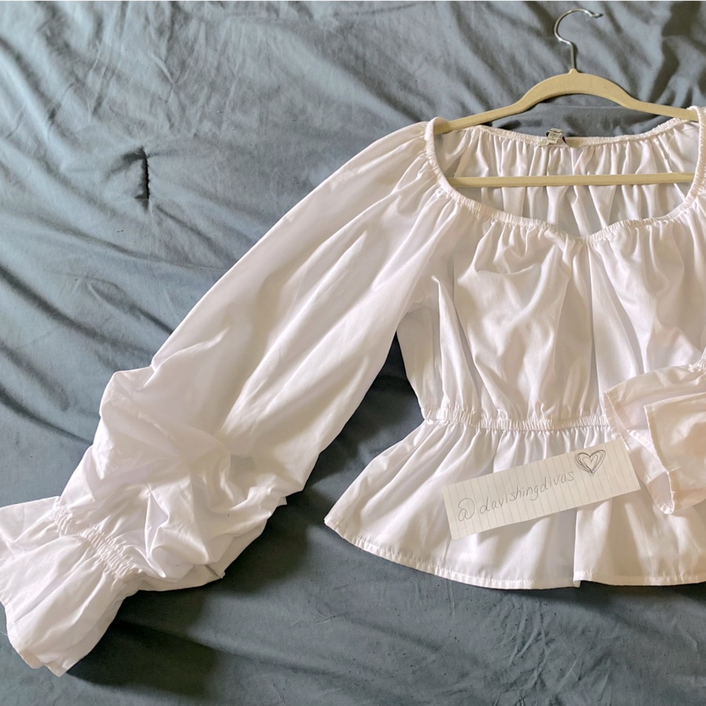 NYC Boutique Find! White Ruffled Sleeve CLEAN